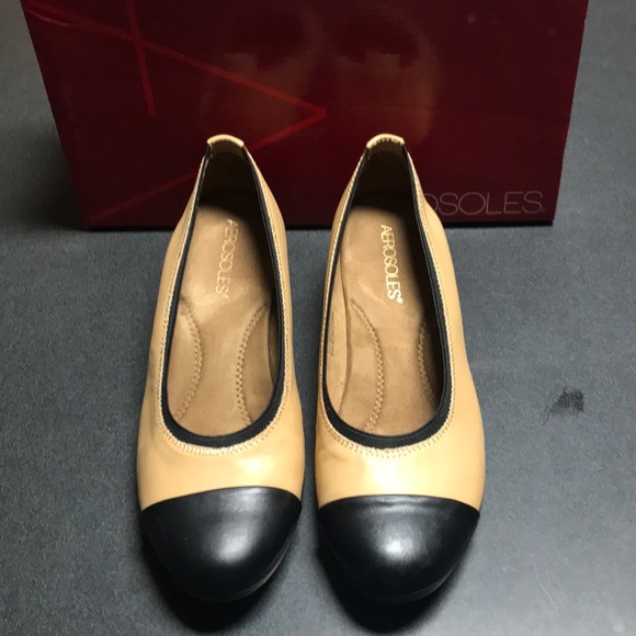 NIB Aerosoles tan and black leather wedge